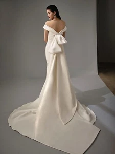 Detachable statement bow for Marla wedding dress (Blue by Enzaoni) - Picture 1 of 2