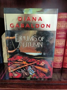 Drums of Autumn_Diana Gabaldon_HCDJ_1st Edition / 6th Printing_ 1997_Very Good - Imagen 1 de 12