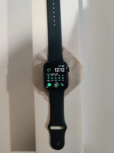 Apple Watch SE 1st Gen 44MM Black Aluminum + Grey Sport Band A2352 - Picture 1 of 7