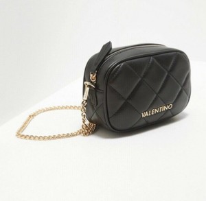 valentino by mario valentino ocarina crossbody bolsa