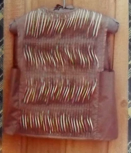 NUEVO STOCK ANTIGUO - PATRÓN CHALECO CINTA - ESTILO HIPPIE - Imagen 1 de 4