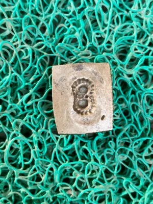 Molde troquel antiguo raro de bronce tallado a mano diseño figurado fabricación de joyas Foto 1 de 4