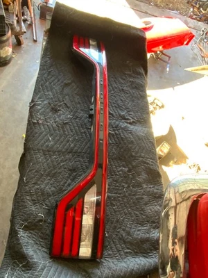 14-24 Dodge Durango Rear Center Deck LID Hatch LED Tail Light w/ Camera Hole OEM - Image 1 of 4