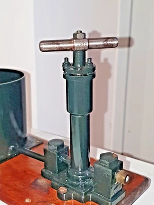 Vintage Live Steam boiler feed hand pump with tank - Image 1 of 4