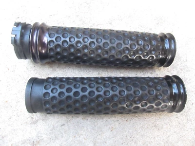 HARLEY varios modelos NESS doble cable acelerador empuñaduras festoneadas tacto suave como nuevas Foto 1 de 4