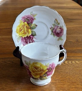ROYAL VALE TEA CUP & SAUCER CABBAGE ROSES VINTAGE BONE CHINA GOLD RIMS FOOTED - Picture 1 of 13