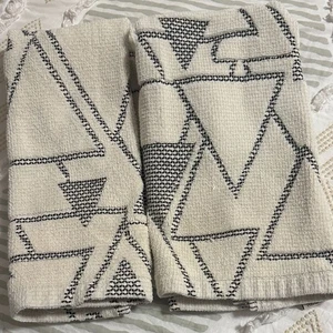 Cost Plus Weltmarkt Schwarz und Creme Baumwolle Handtücher - Bild 1 von 2