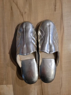 Zapatillas vintage doradas metálicas diseño costura dividida cuña 6 Foto 1 de 4