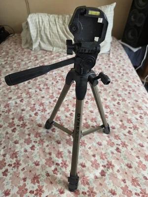 Used Dynex DX-TRP60 60 Camera Tripod - Image 1 of 4