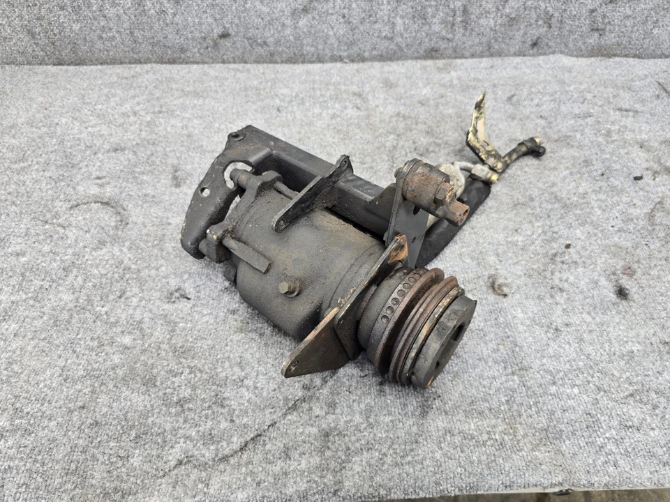 Conjunto de bomba de compresor de aire acondicionado Mercedes R107 380 Sl 380 Slc OEM Foto 1 de 4