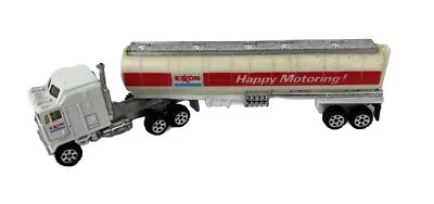 Semirremolque cisterna Exxon Road Champs Kenworth Aerodyne de colección con motor de cabina Foto 1 de 4