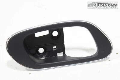 Honda HR-V 2016-2020 trasero derecho interior puerta panel manija bisel moldura OEM Foto 1 de 4