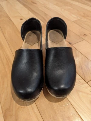 Sandgrens Brett Low Closed Back Clogs Black - Image 1 of 4