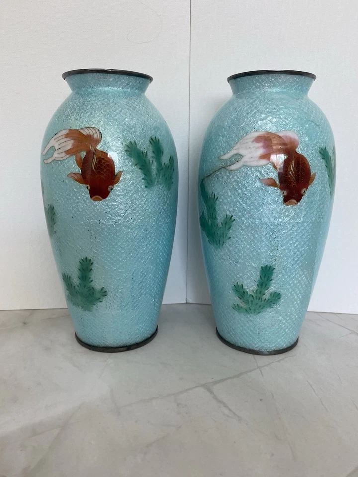 Jarrones japoneses cloisonné azules con pez dorado Koi naranja 1945-1952 Foto 1 de 4