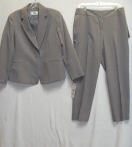 Le Suit Pant Suit Womens Size 10 Petite Soft Gray 2-Piece NEW 2/tags - Picture 1 of 12