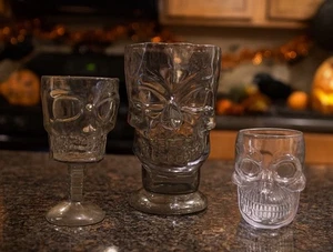 Set of 3 Plastic Skull Cups – Halloween Party Drinkware - Imagen 1 de 2
