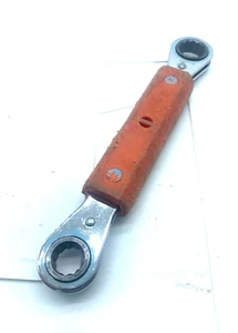 Fargo GP-223 Linemans Insulated 9/16" x 3/4" Ratcheting Box Wrench - Dirty Works - Picture 1 of 2