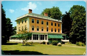 Vtg Wakefield Rhode Island RI Larchwood Inn & Restaurant View Postcard - Picture 1 of 2