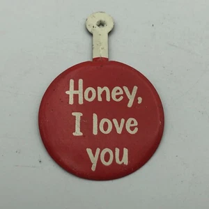 Honey I Love You Fold Over Tab Badge Button Vtg Sue Sioux Bee Honey Advertising - Picture 1 of 12