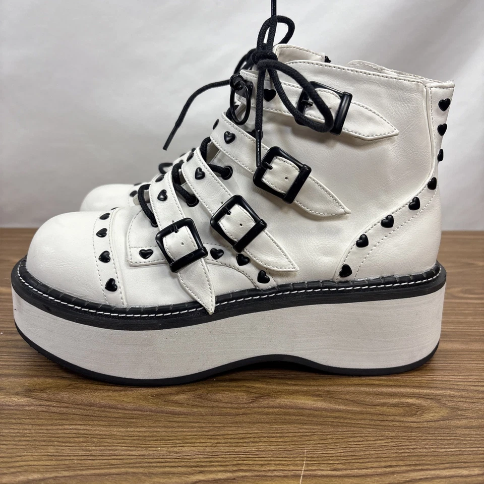 Botas de tornozelo femininas Demonia Emily 315 plataforma branca fosca coração cravejado 2" couro - Imagem 1 de 4