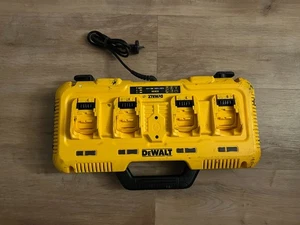 DeWalt DCB104 Ladegerät - Bild 1 von 1