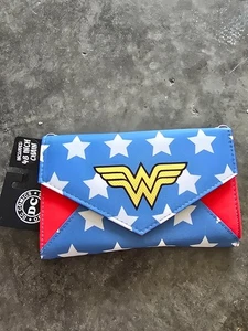 DC Comics Wonder Woman Envelope Wallet with Chain. - Picture 1 of 2