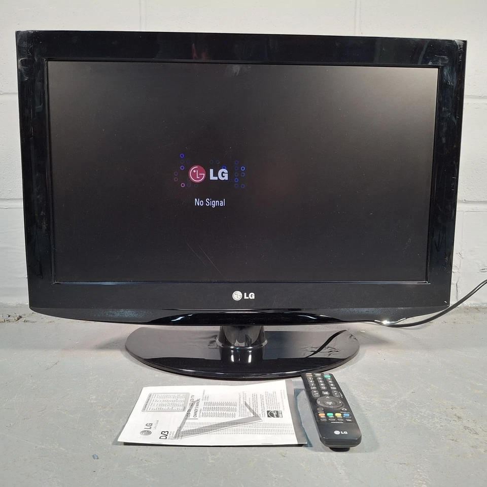 LG 26lh2000 HD Ready 26” TV Freeview HDMI with Remote Control And Manual - Image 1 of 4