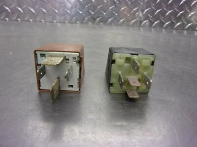 619 A VESPA 150 ET4 M198F 2003 OEM SET RELÉ (DOS) Foto 1 de 4