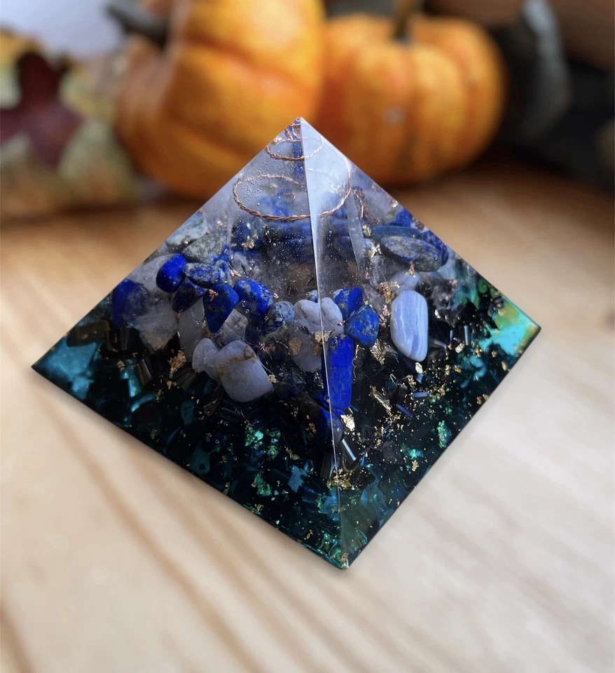 Orgonit Pyramide Kehlkopfchakra (liebevolle Handarbeit) - Bild 1 von 4