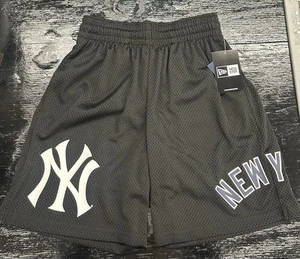 NY YANKEES BLACK NEW ERA PERFORMANCE SHORTS MENS SIZE S CLEARANCE SALE NWT - Picture 1 of 6