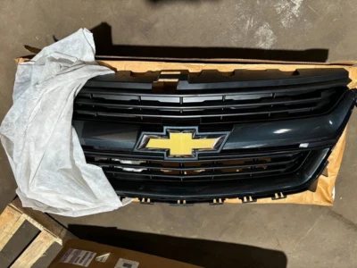 Chevrolet Colorado 2017-2018 moldura exterior, equipamiento de parrilla GM OEM NUEVO 23324475 Foto 1 de 2