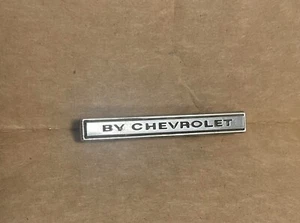 1964-72 Chevelle/Monte Carlo/El Camino Namensschild hinten ""Von Chevrolet"" Abzeichen. - Bild 1 von 3