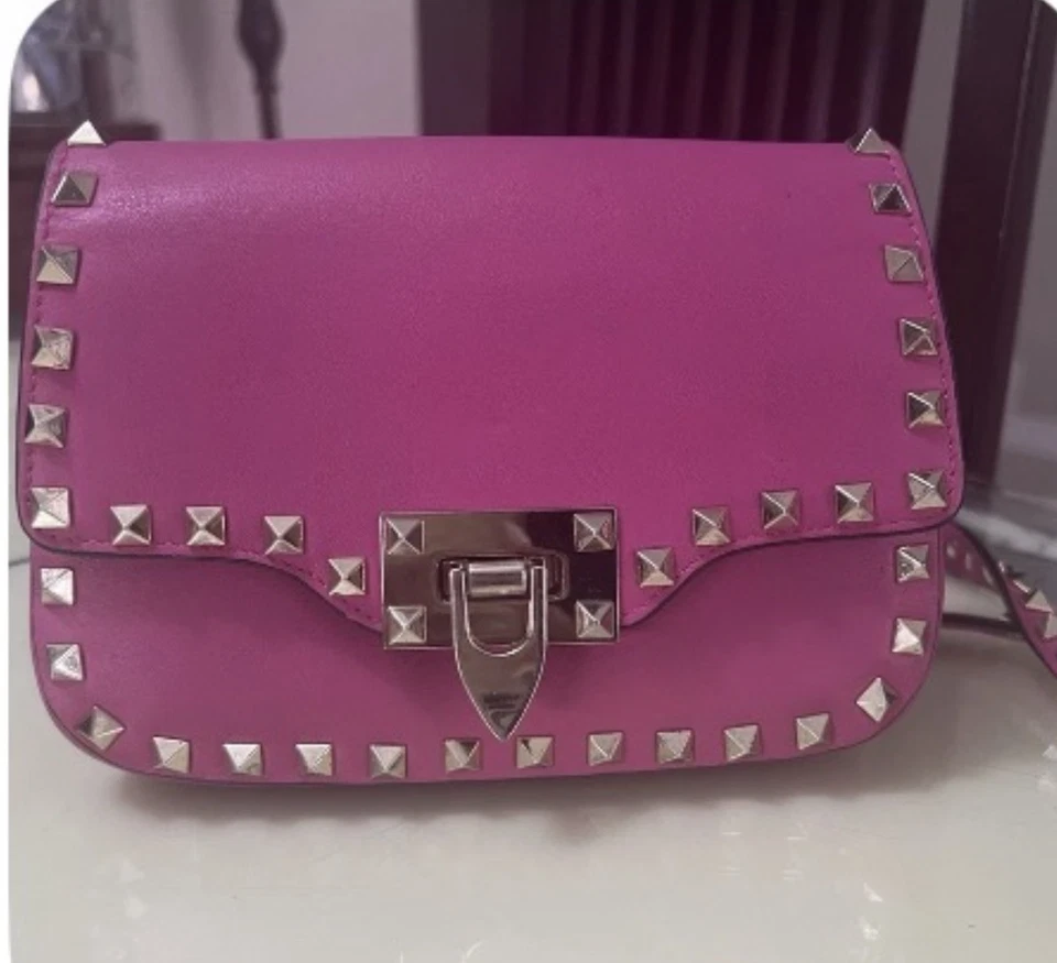 Mini bolso bandolera para cámara Valentino Garavani Rockstud en rosa   Foto 1 de 4