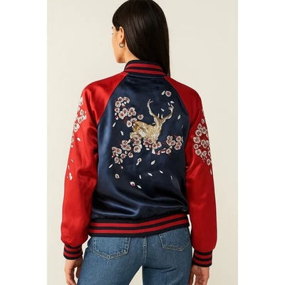 Elegante y Delicada Chaqueta Bomber Bordada Sika Dear Mediana Japonesa Cereza Foto 1 de 4