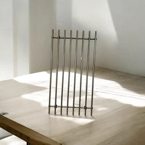 Casseruola Effetto Inox Padella Piano Lavoro Salva Supporto Resistenza al Calore 50x27cm - Foto 1 di 3