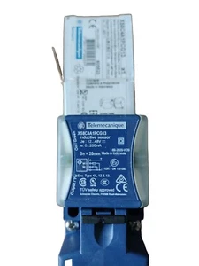 Proximity Sensor XS8C4A4PCG13 Telemecanique 905829 - Foto 1 di 2