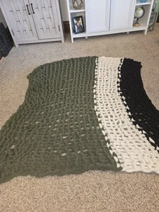 Chunky Knit Soft Fluffy Throw Yarn Throw Blanket Handmade 40x60 Cozy - Picture 1 of 5