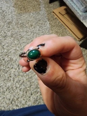 Anillo de peltre con gema verde bisutería para mujer Foto 1 de 2