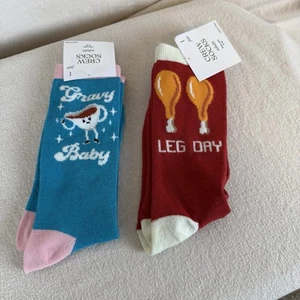 Thanksgiving Crew Socks 2 Pair - Leg Day And Gravy Baby - Shoe Size 6-12 - Picture 1 of 2