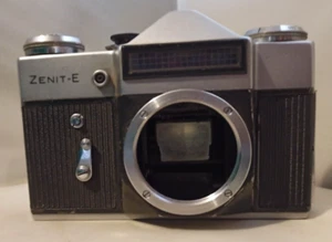Zenit E 35mm SLR Film Camera Body Only in Silver - Vintage Retro - Picture 1 of 9