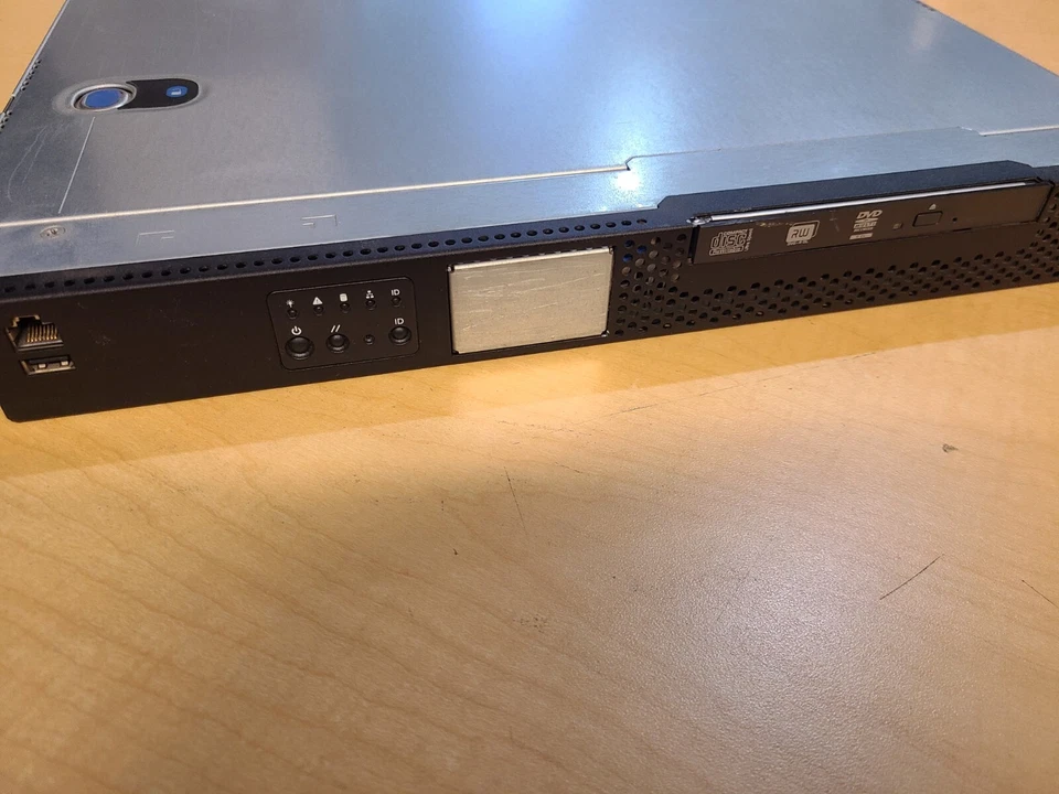 Servidor Intel/Kontron NSW1U Xeon 5130 @2 GHz, 2 GB RAM, 74 GB WDC HD, DVDRW Foto 1 de 4