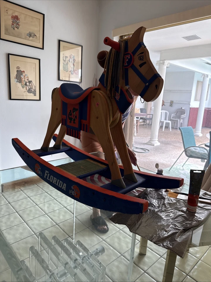 Mecedora Wood University of Folrida con balancín de campo Foto 1 de 1