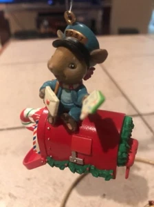 ENESCO CHRISTMAS ORNAMENT: DELIVERED TO THE NICK IN TIME! MOUSE MAILMAN #5 NEW - Picture 1 of 7