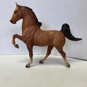 Breyer Fünf Gamaschen Kommandant #52 angeformte rote und weiße Bänder in Mähne 1963-86 - Bild 1 von 8