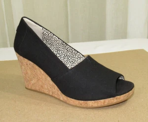 NUEVO TOMS Mujeres Michelle Negro Algodón Punta de Peep-Pee Plataforma Tacón Bomba de Cuña EE. UU. 8.5/39 - Imagen 1 de 12