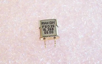 CANTIDAD (10) 16,368 MHz CRISTALES SMD FBD35UM1SJ RAKON PLOMO DORADO Foto 1 de 4
