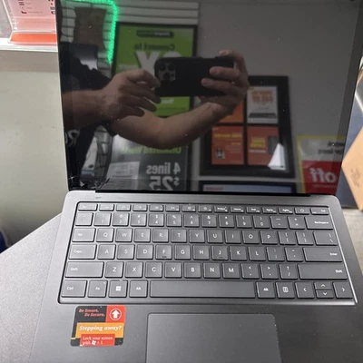 Microsoft Surface Laptop 3 13.5 2K i5-1035G7 8GB - PANTALLA AGRIETADA Solo para pieza Foto 1 de 4