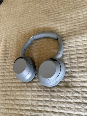 Auriculares Bluetooth Sony ULT WEAR con cancelación de ruido sobre la oreja Foto 1 de 3
