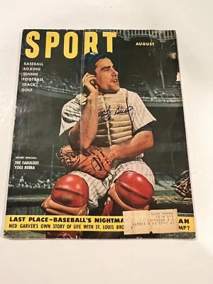 Revista deportiva autografiada a mano por Yogi Berra agosto 1951 Foto 1 de 4
