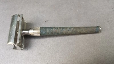 Ancien rasoir de sécurité GILLETTE ENGLAND ouverture papillon - Photo 1/4